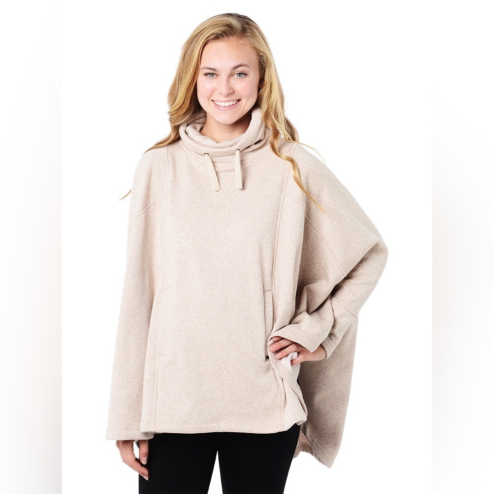 UGG Gray Women's Cozy Poncho in M/L —in gorgeous condition!